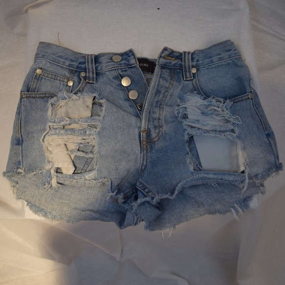Like new MinkPink distressed denim shorts - Picture 1 of 3